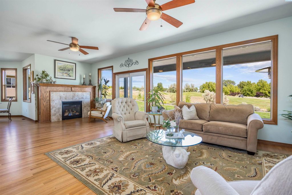 Photo of 2730 Sawgrass Loop, Richland, WA 99354 (MLS # 289096)