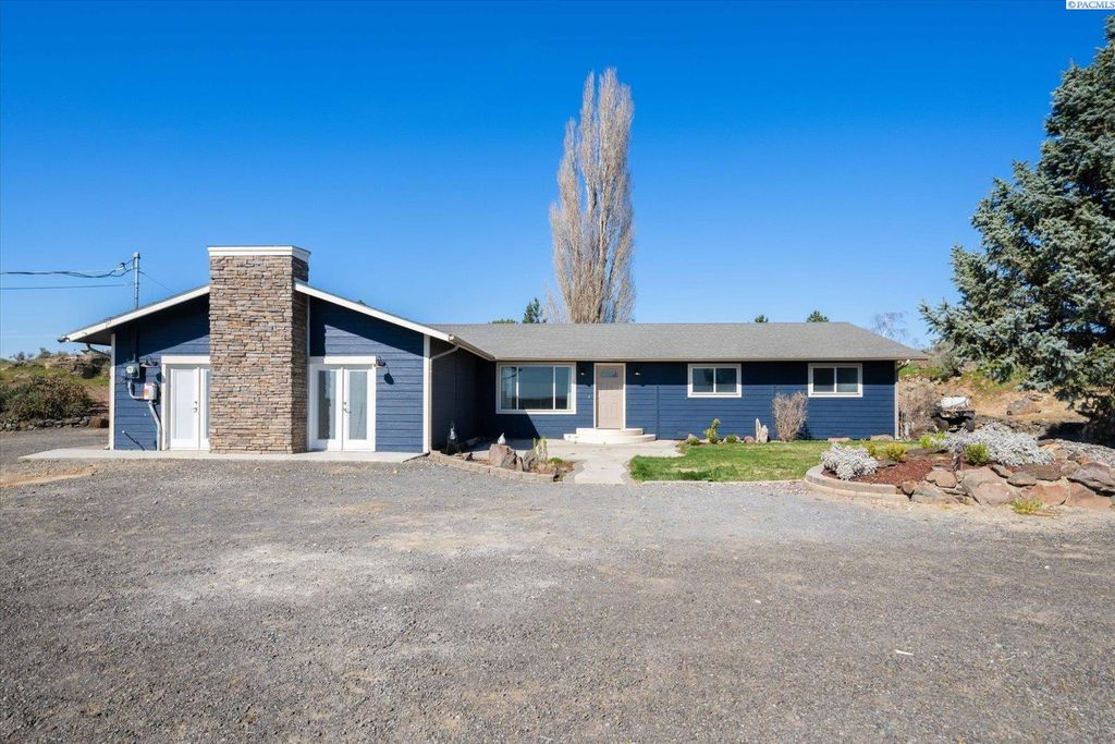 Photo of 700 Blanton Road, Eltopia, WA 99352 (MLS # 291911)