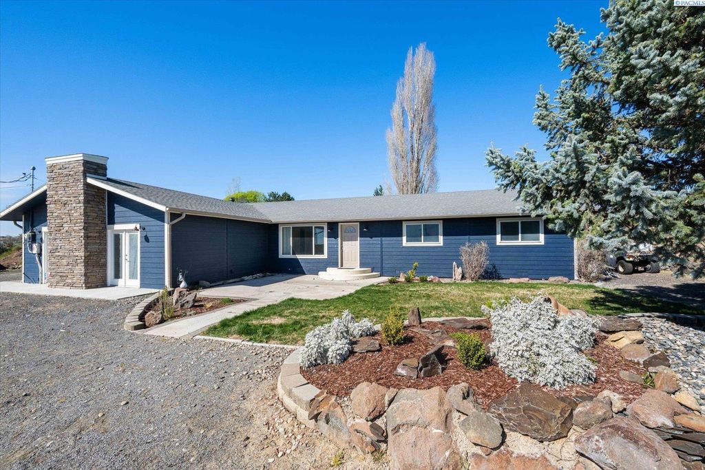Photo of 700 Blanton Road, Eltopia, WA 99352 (MLS # 291911)