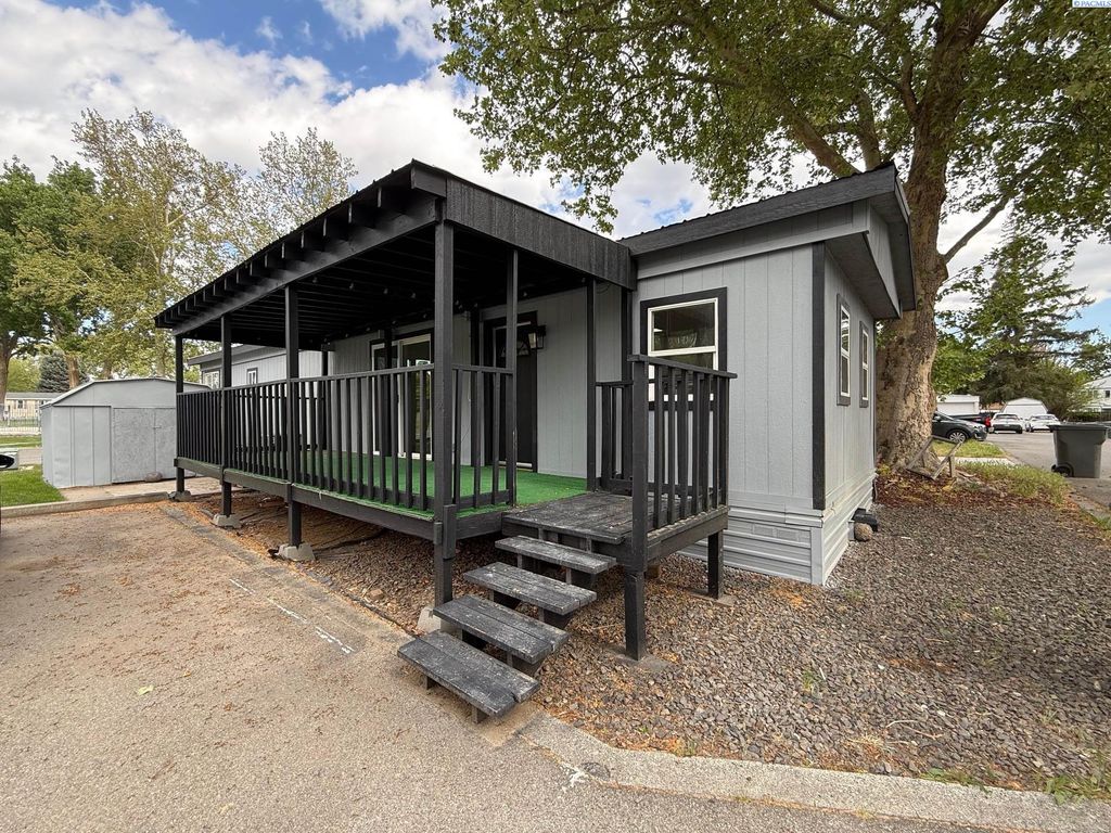 Photo of 2021 Mahan Ave #l3 Ave, Richland, WA 99354 (MLS # 292403)