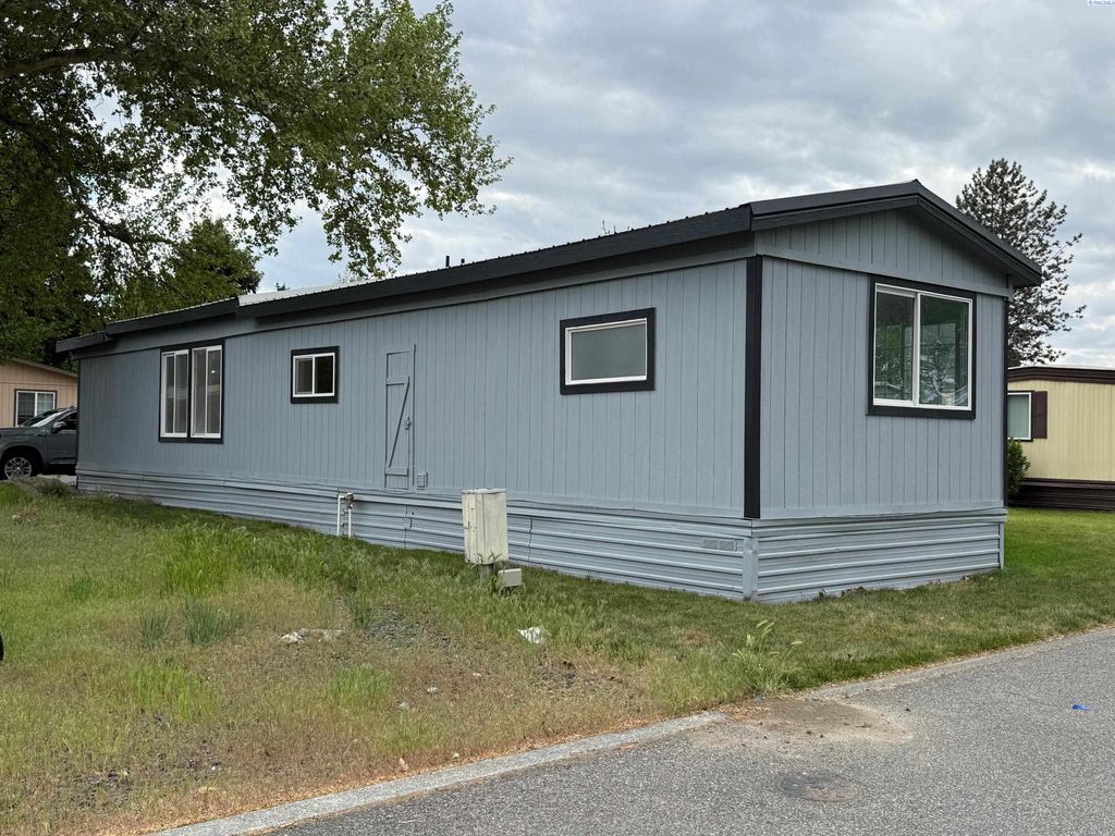 Photo of 2021 Mahan Ave #l3 Ave, Richland, WA 99354 (MLS # 292403)