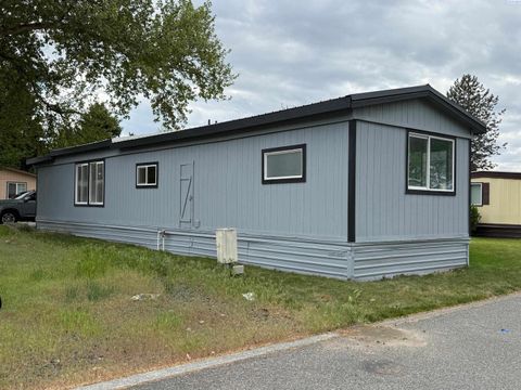 Photo of 2021 Mahan Ave #l3 Ave, Richland, WA 99354 (MLS # 292403)