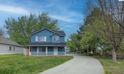 Photo of 154 Bremmer Street, Richland, WA 99352 (MLS # 292199)