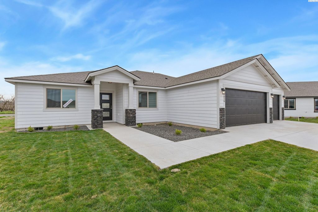 Photo of 1616 Castlewood Ct, Grandview, WA 98930 (MLS # 291688)