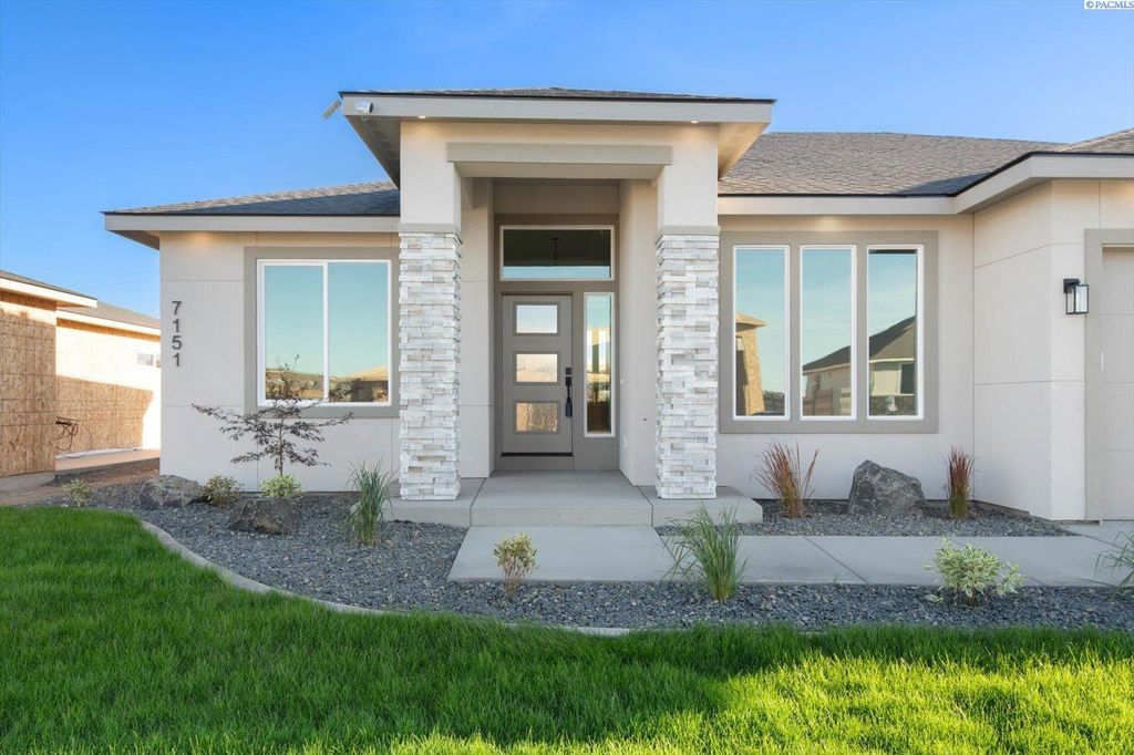 Photo of 7151 W 35th Ave, Kennewick, WA 99338 (MLS # 289047)