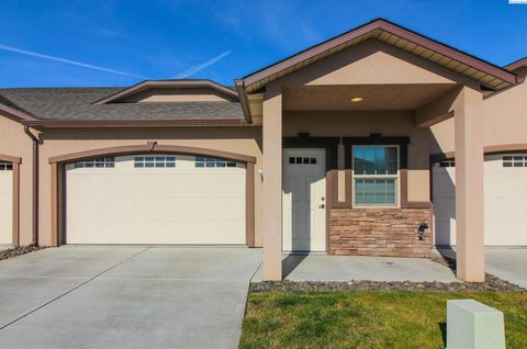 Photo of 2790 W 30th Place, Kennewick, WA 99337 (MLS # 290618)