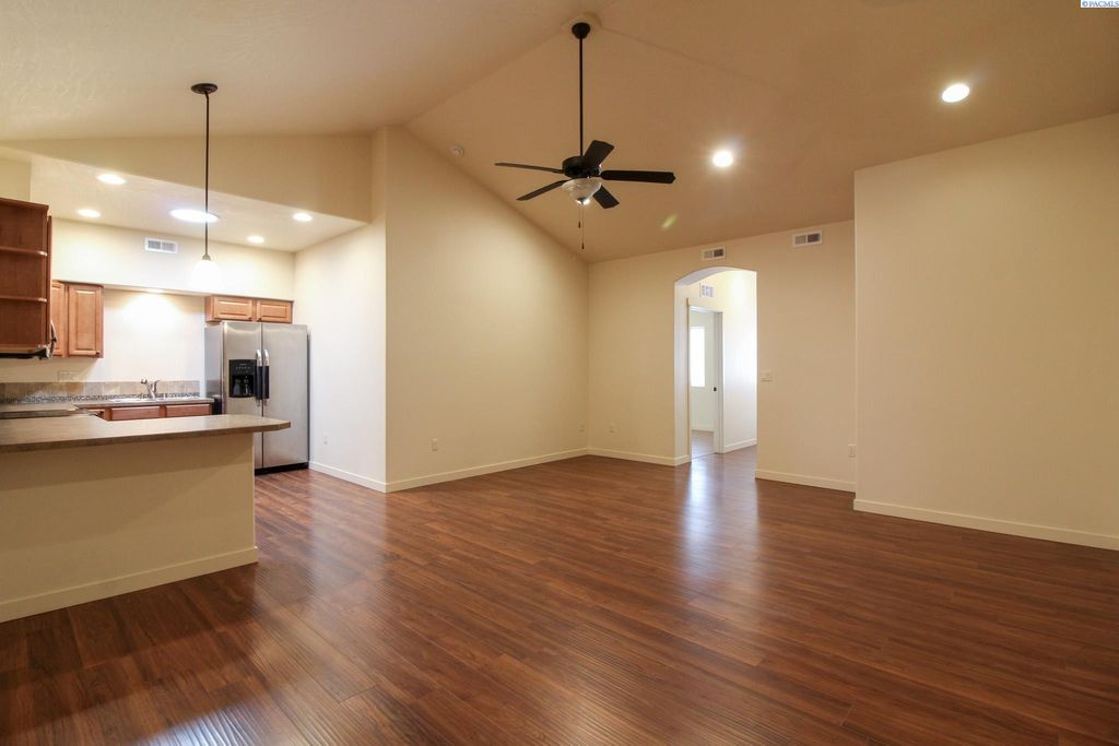 Photo of 2790 W 30th Place, Kennewick, WA 99337 (MLS # 290618)