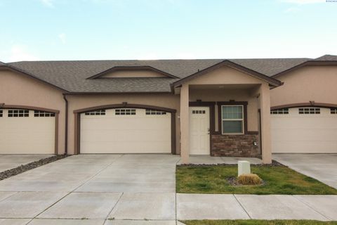 Photo of 2790 W 30th Place, Kennewick, WA 99337 (MLS # 290618)