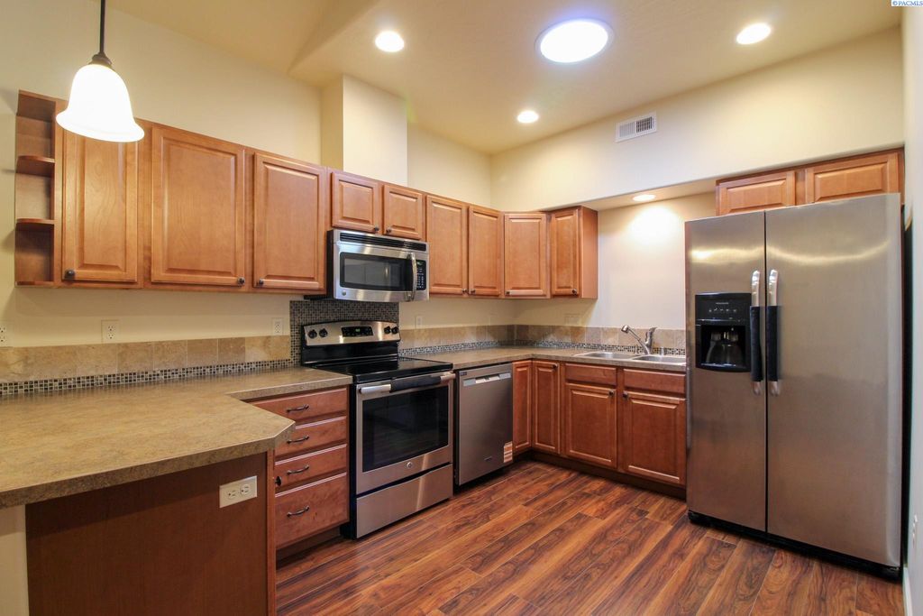 Photo of 2790 W 30th Place, Kennewick, WA 99337 (MLS # 290618)