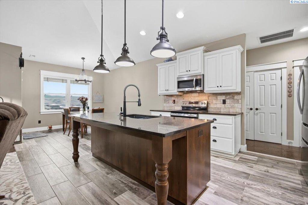 Photo of 74203 E Reata Rd, Kennewick, WA 99338 (MLS # 290578)