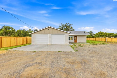 Photo of 1001 E 7th Street, Benton City, WA 99320 (MLS # 294699)