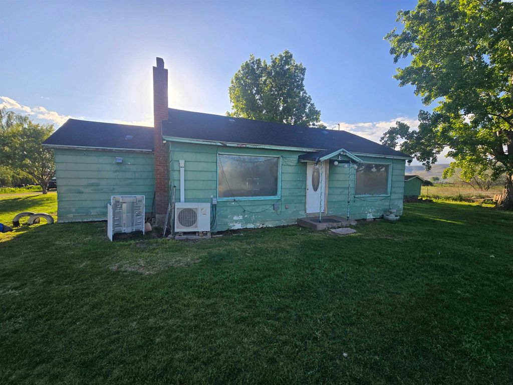 Photo of 3301 N Wilgus Road, Prosser, WA 99350 (MLS # 292468)