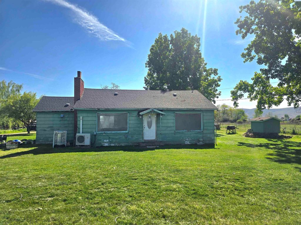 Photo of 3301 N Wilgus Road, Prosser, WA 99350 (MLS # 292468)