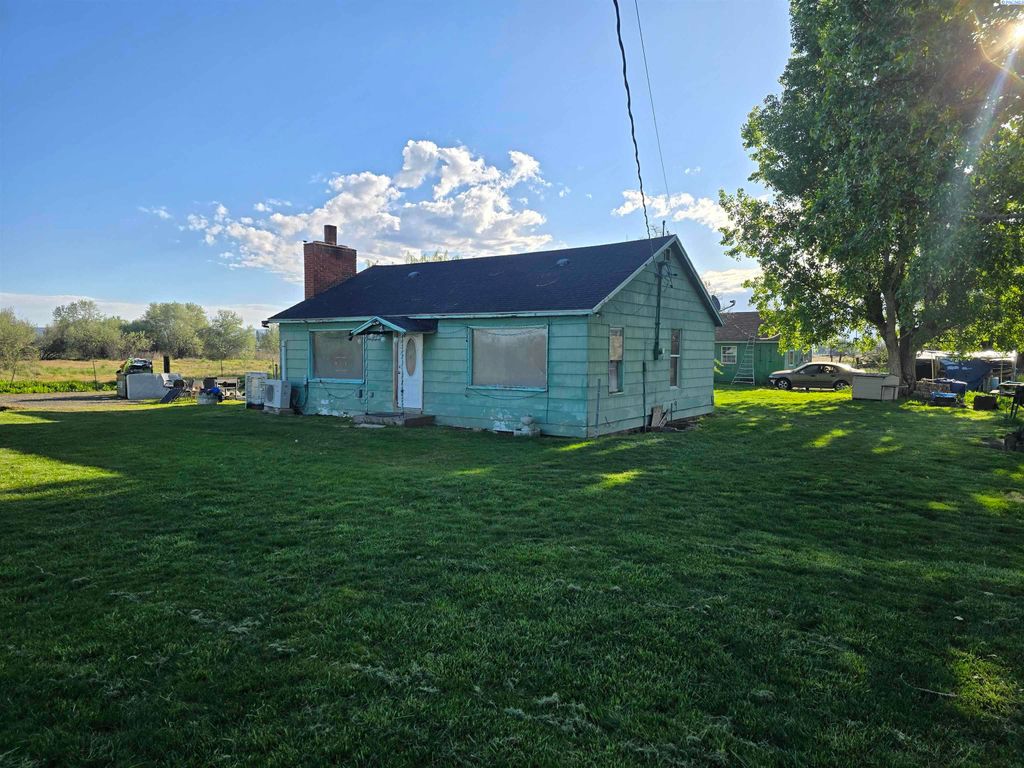 Photo of 3301 N Wilgus Road, Prosser, WA 99350 (MLS # 292468)