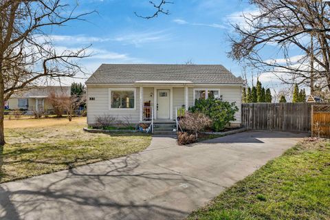 Photo of 221 Douglass Ave, Richland, WA 99352 (MLS # 290897)