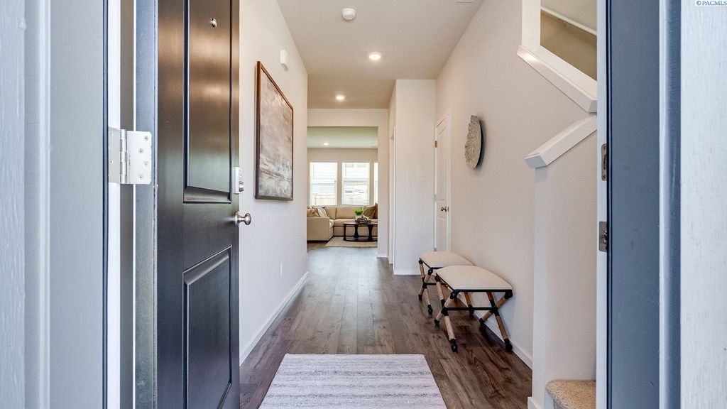 Photo of 6439 Polar Dr, Pasco, WA 99301 (MLS # 291729)