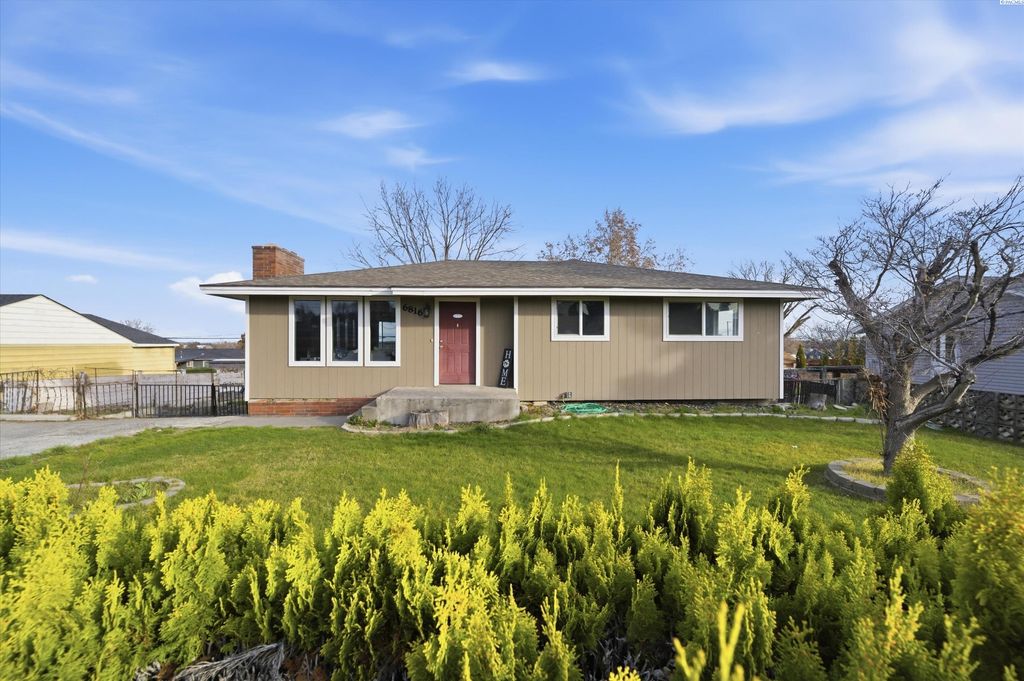 Photo of 6816 W Yellowstone Ave, Kennewick, WA 99336 (MLS # 291039)