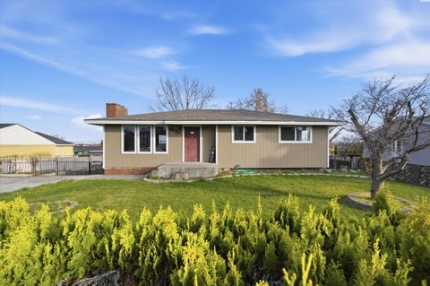 Photo of 6816 W Yellowstone Ave, Kennewick, WA 99336 (MLS # 291039)