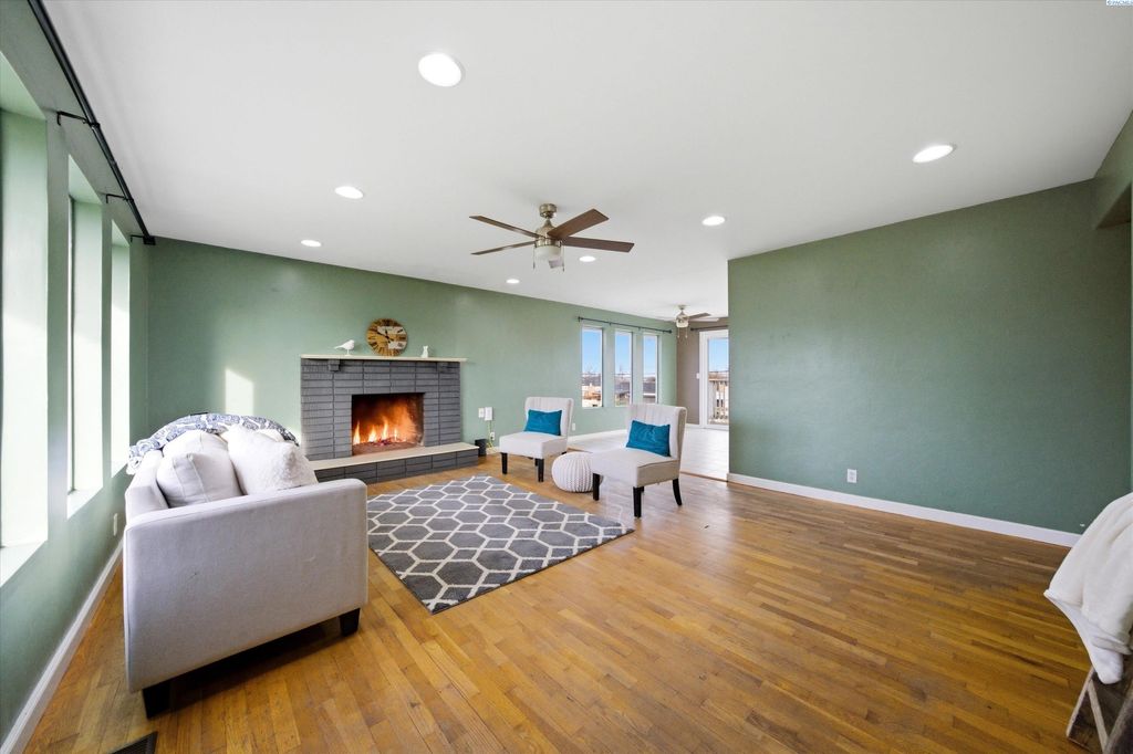 Photo of 6816 W Yellowstone Ave, Kennewick, WA 99336 (MLS # 291039)