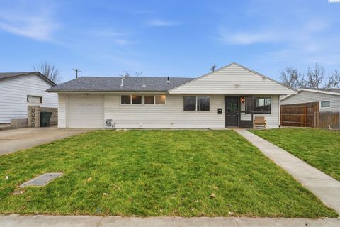 Photo of 2213 Duportail St, Richland, WA 99352 (MLS # 290130)