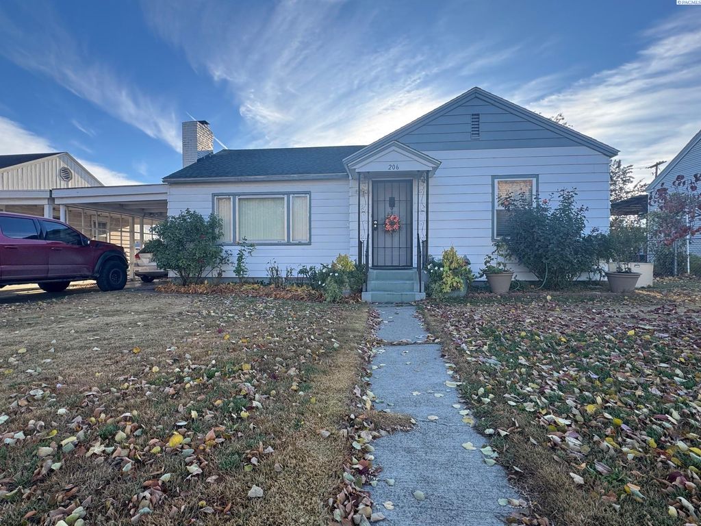 Photo of 206 S Date St, Toppenish, WA 98948 (MLS # 288779)