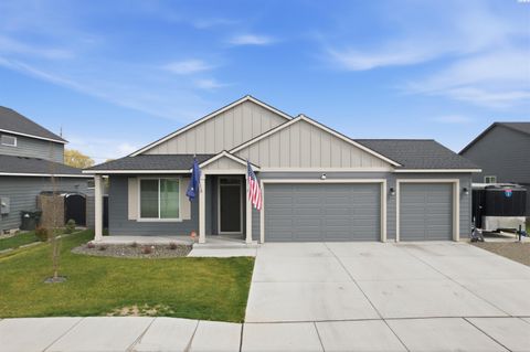 Photo of 1403 Diamond Ave, Grandview, WA 98930 (MLS # 292727)
