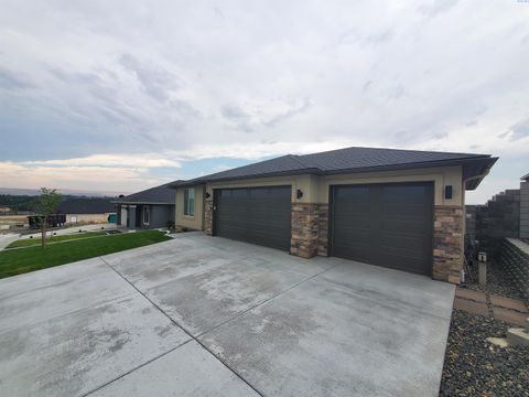 Photo of 4130 N Clover Rd, Richland, WA 99352 (MLS # 294487)