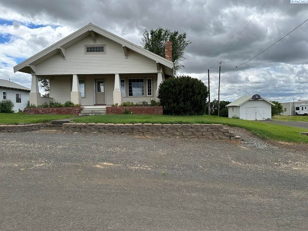 Photo of 202 E 6th St, La Crosse, WA 99143 (MLS # 293017)