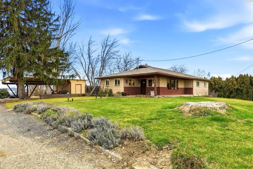 Photo of 6850 Van Belle Road, Sunnyside, WA 98944 (MLS # 290017)