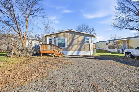 Photo of 400 14 St #34, Benton City, WA 99320 (MLS # 289327)