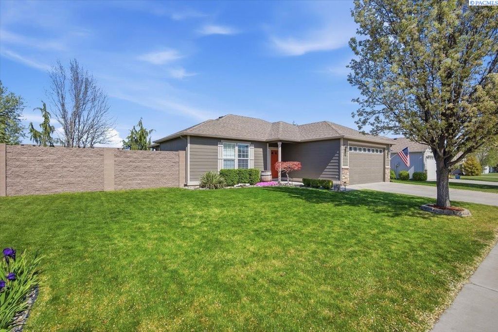 Photo of 5504 W 20th Avenue, Kennewick, WA 99338 (MLS # 291863)