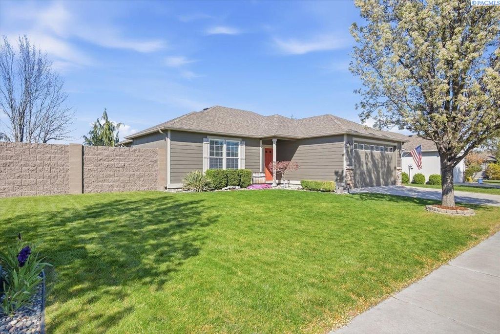 Photo of 5504 W 20th Avenue, Kennewick, WA 99338 (MLS # 291863)