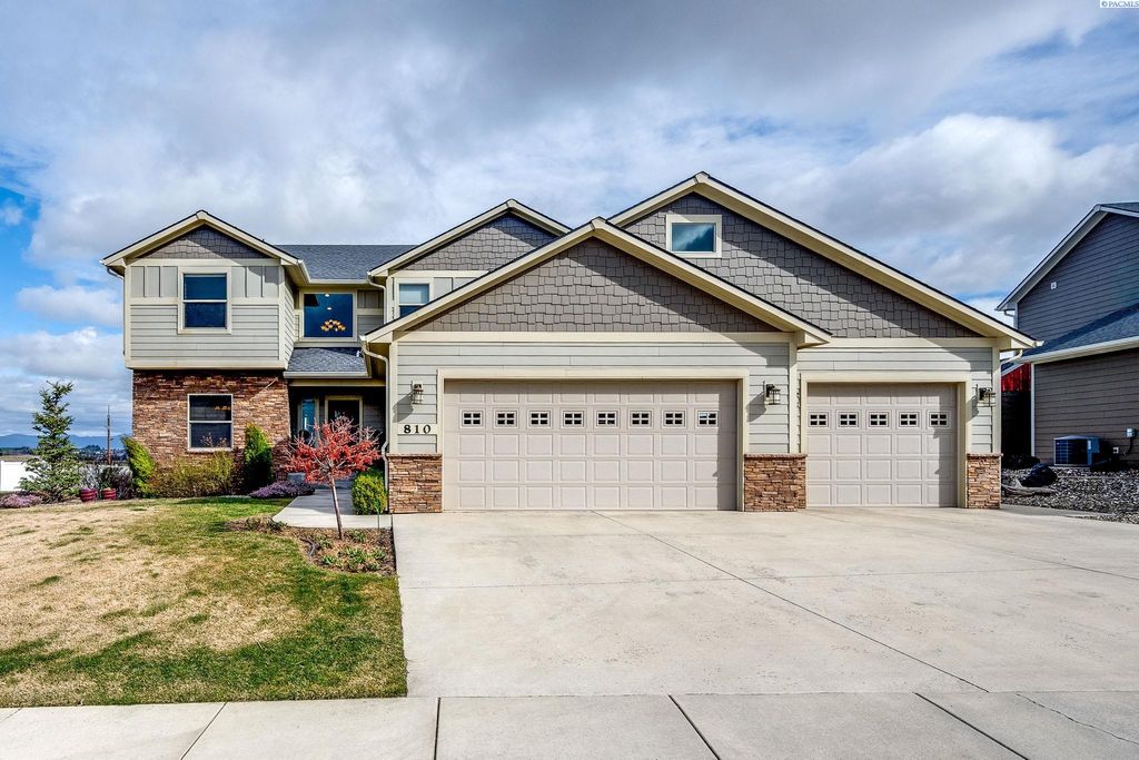 Photo of 810 SW Windy Point Court, Pullman, WA 99163 (MLS # 291196)