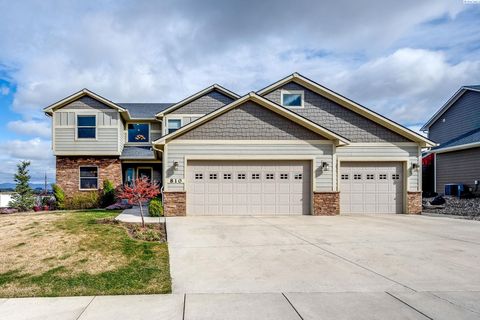 Photo of 810 SW Windy Point Court, Pullman, WA 99163 (MLS # 291196)
