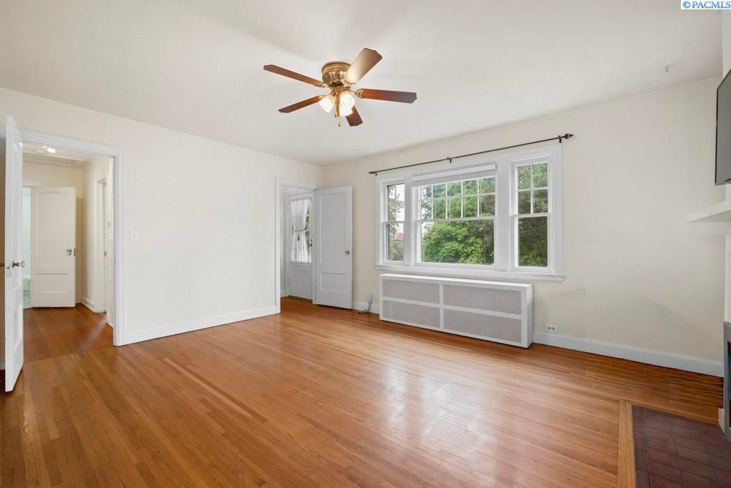 Photo of 255 SE Pioneer Way, Pullman, WA 99163 (MLS # 288021)