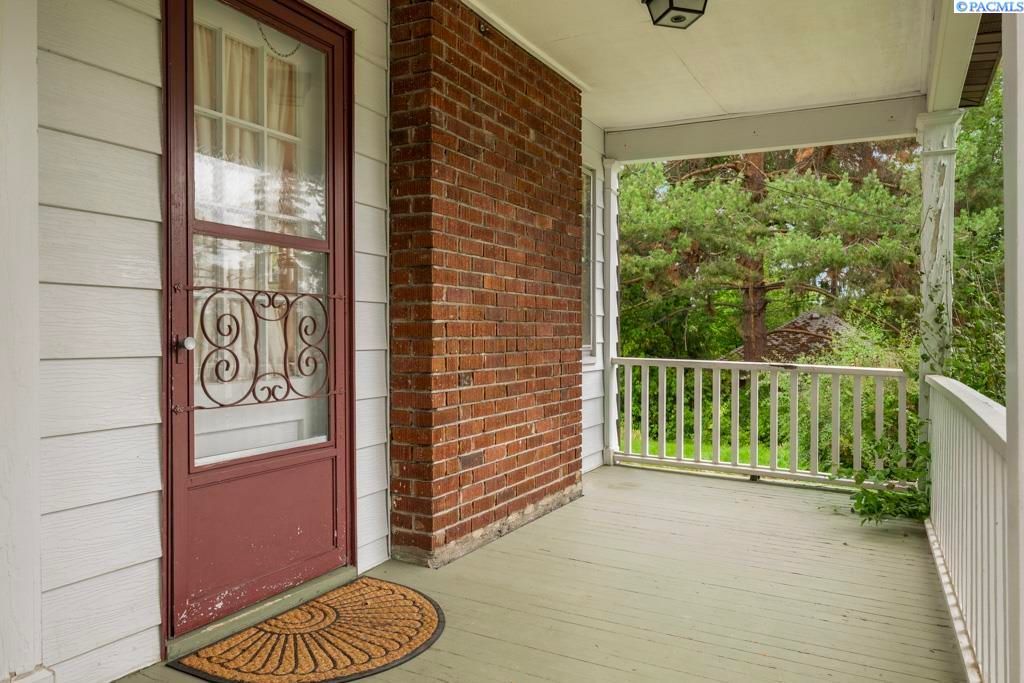 Photo of 255 SE Pioneer Way, Pullman, WA 99163 (MLS # 288021)