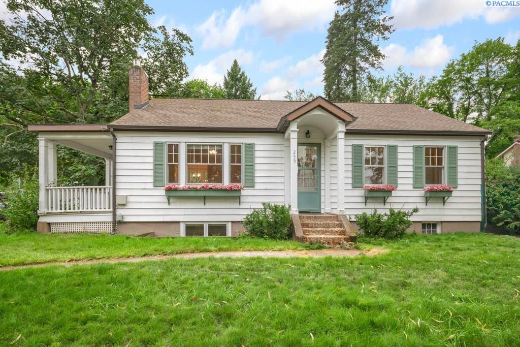 Photo of 255 SE Pioneer Way, Pullman, WA 99163 (MLS # 288021)
