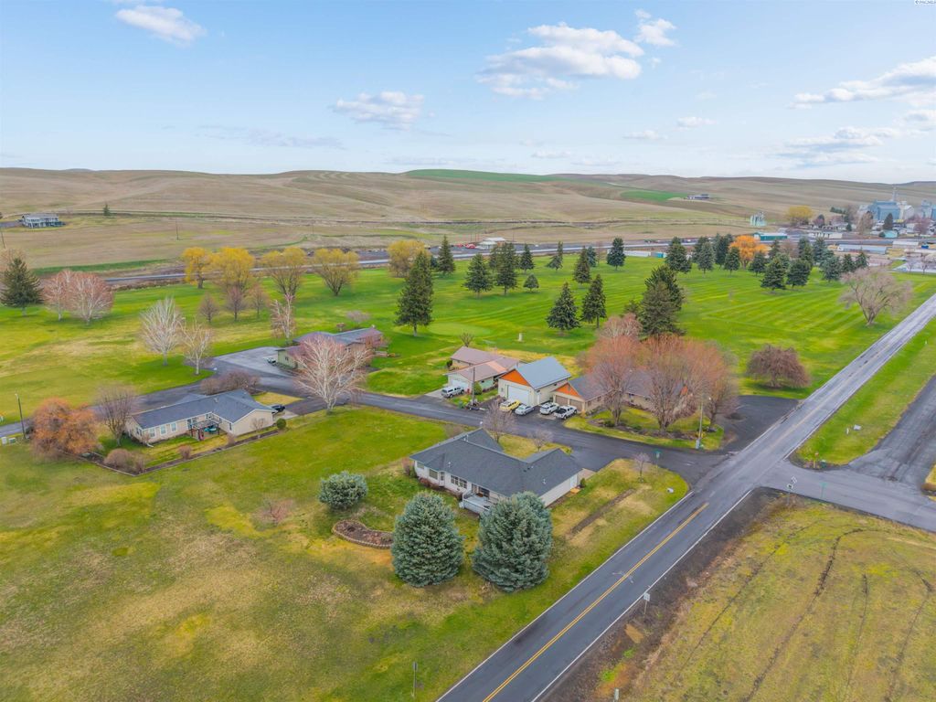 Photo of 1 W Heglar Ln, St. John, WA 99171 (MLS # 291358)