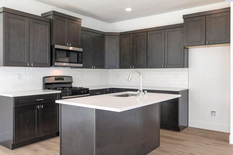 Photo of 1052 S Underwood Pl, Kennewick, WA 99337 (MLS # 289928)