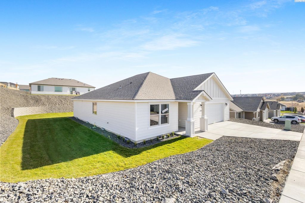 Photo of 2945 S Penn St, Kennewick, WA 99338 (MLS # 291553)
