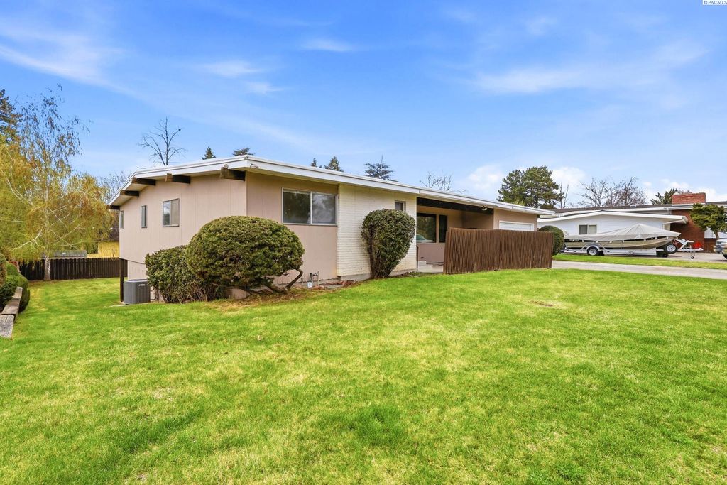 Photo of 2219 Enterprise Dr, Richland, WA 99354 (MLS # 291858)