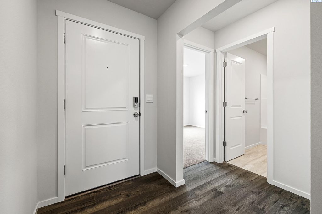 Photo of 11324 Buckingham Dr, Pasco, WA 99301 (MLS # 289459)