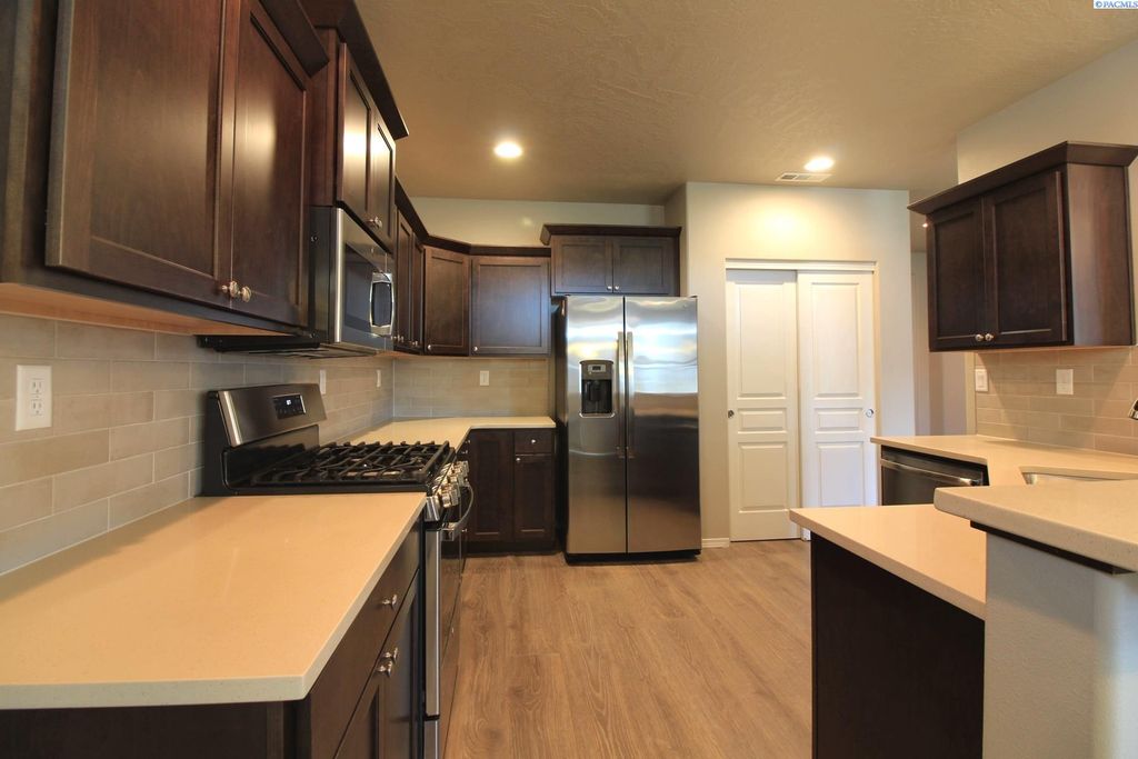 Photo of 3710 Whimbrel Lane, Pasco, WA 99301 (MLS # 287438)