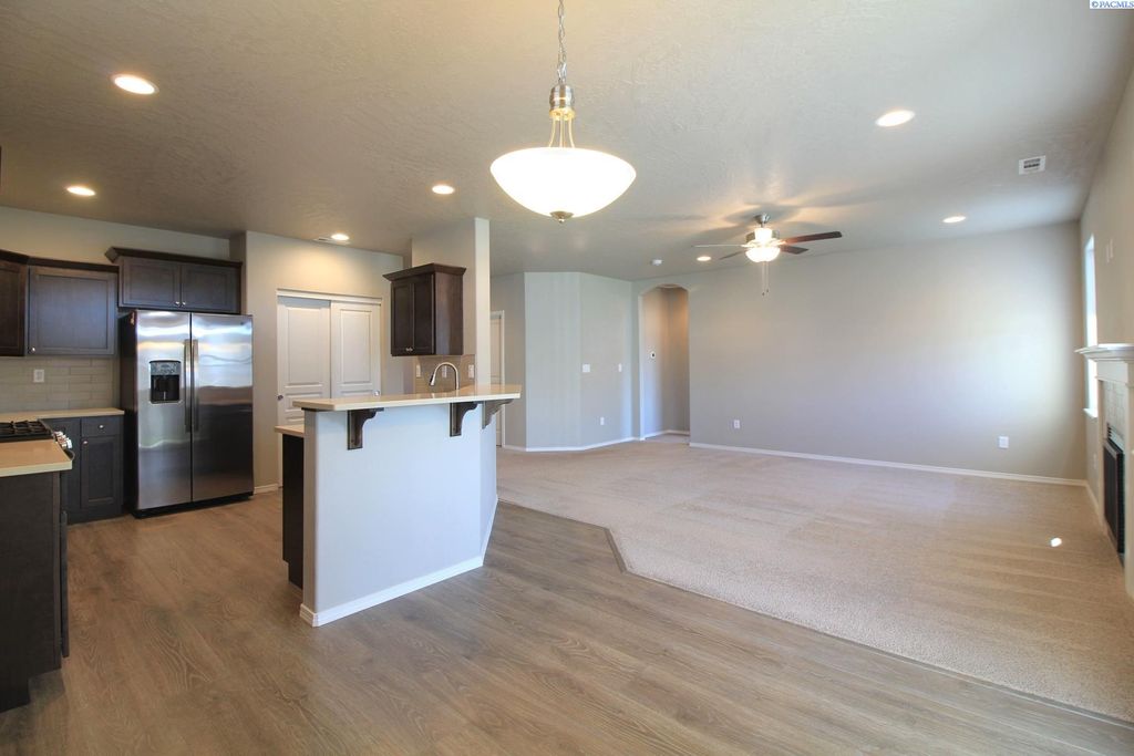 Photo of 3710 Whimbrel Lane, Pasco, WA 99301 (MLS # 287438)