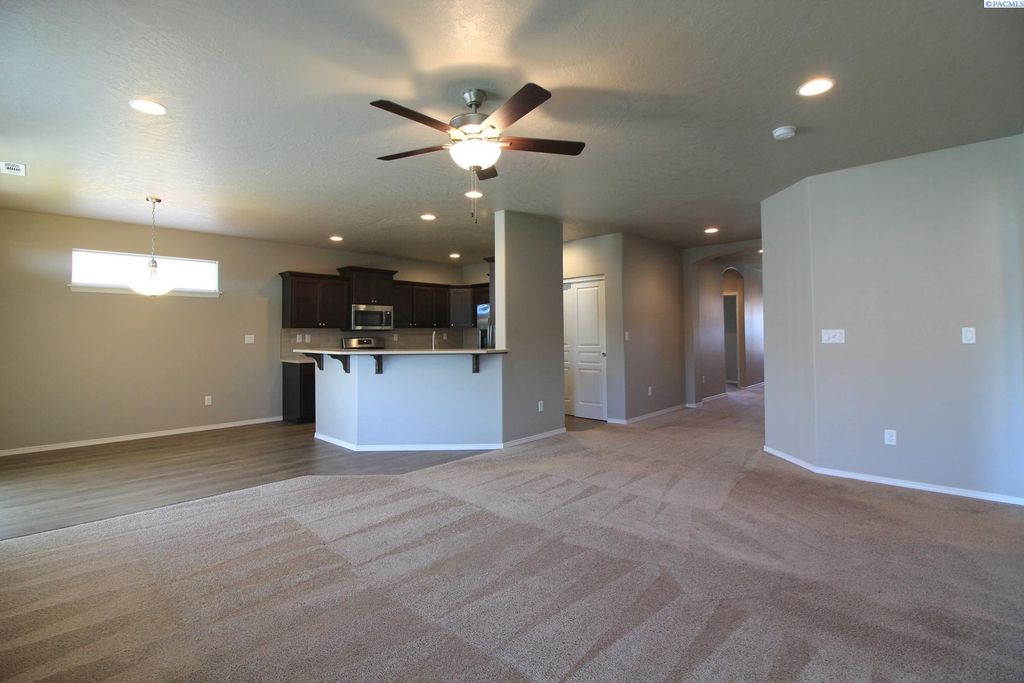 Photo of 3710 Whimbrel Lane, Pasco, WA 99301 (MLS # 287438)