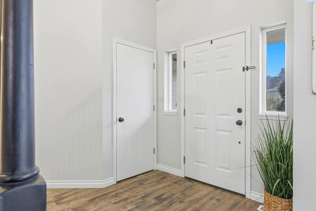 Photo of 2614 W 34th Ave, Kennewick, WA 99337 (MLS # 290819)