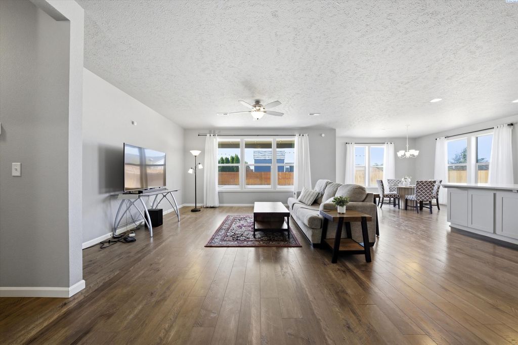 Photo of 3918 Bismarck Ln, Pasco, WA 99301 (MLS # 291900)