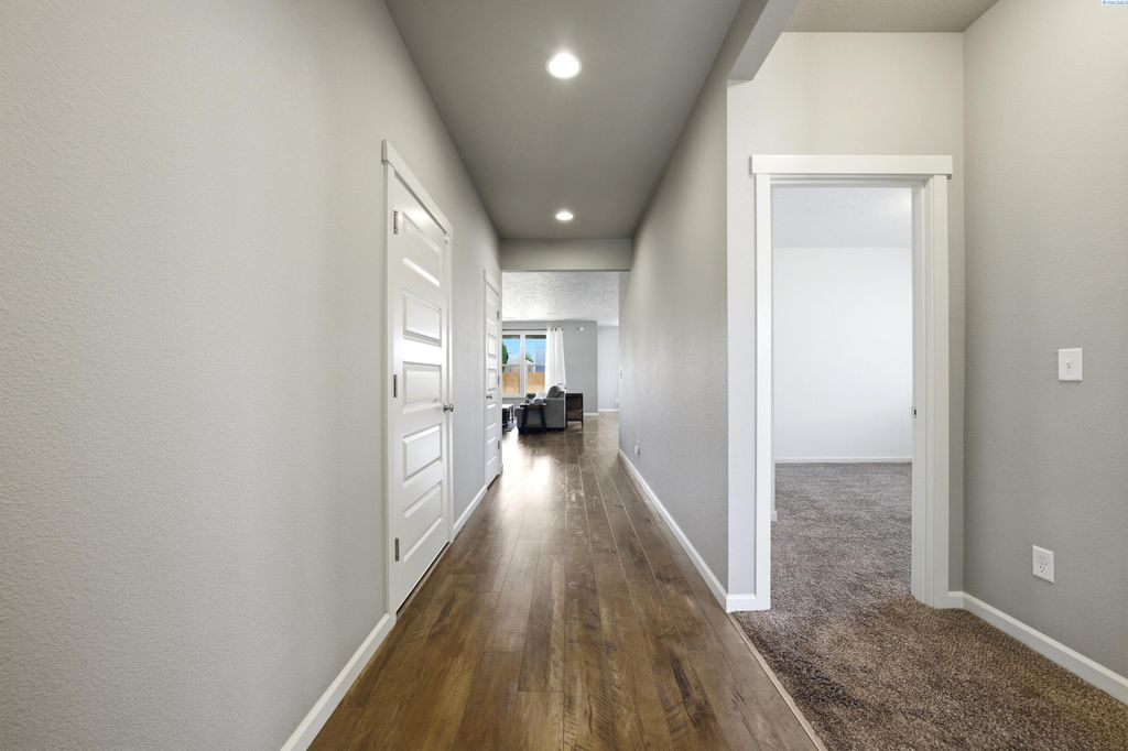 Photo of 3918 Bismarck Ln, Pasco, WA 99301 (MLS # 291900)