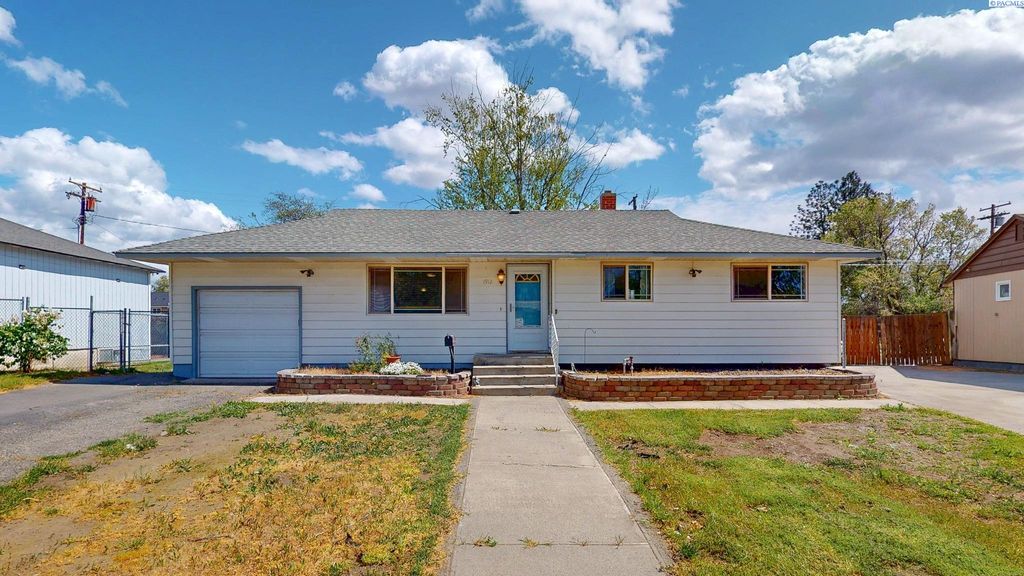 Photo of 1912 Lassen Avenue, Richland, WA 99354 (MLS # 292214)