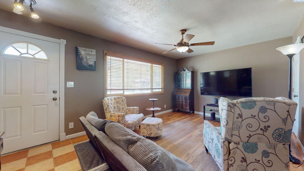 Photo of 1912 Lassen Avenue, Richland, WA 99354 (MLS # 292214)